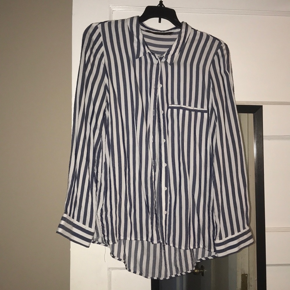 Cute casual tunic button down!